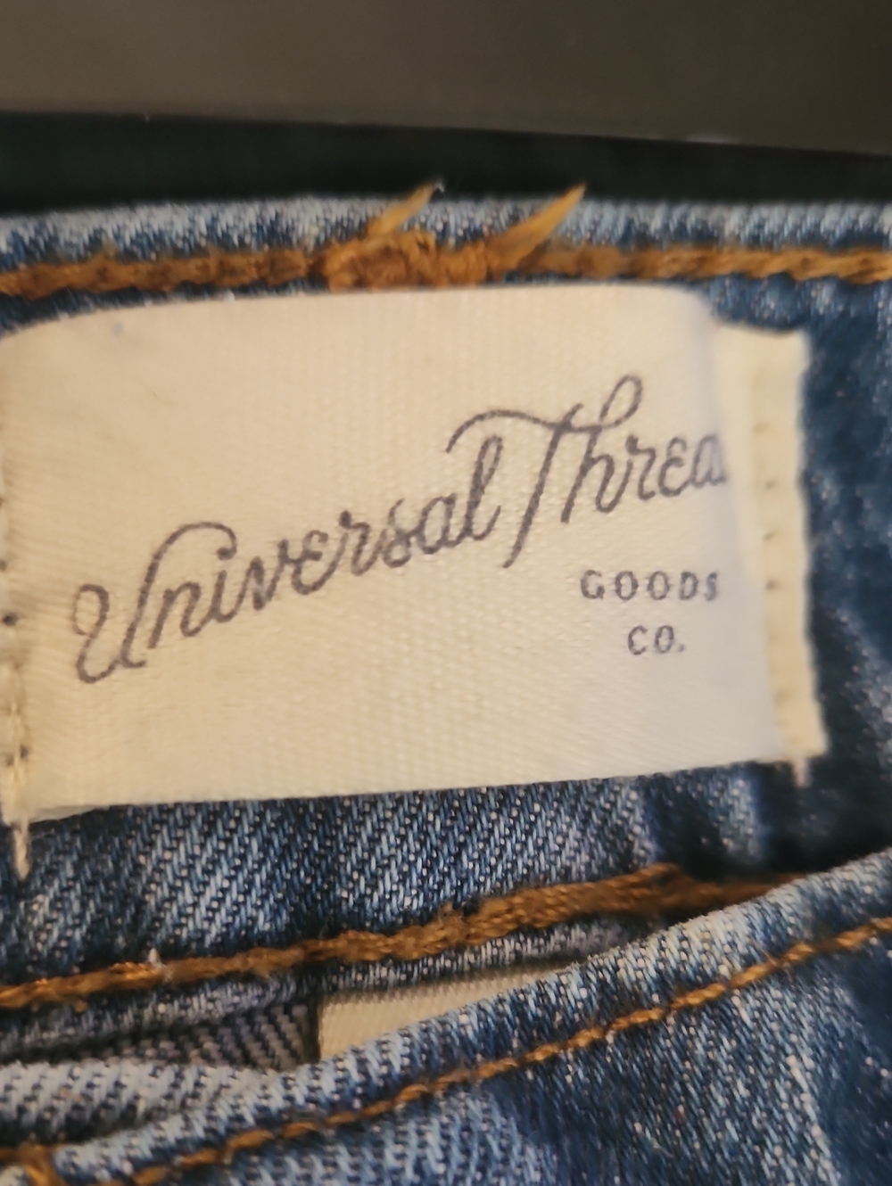 Universal Threads - Picture 7 of 9